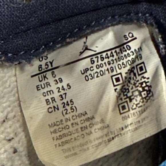Nike Jordan 1 Retro High Obsidian Youths Sneakers - Picture 9 of 9